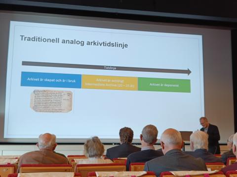 Tor Eivind Johansen presenterer for Sydarkivera